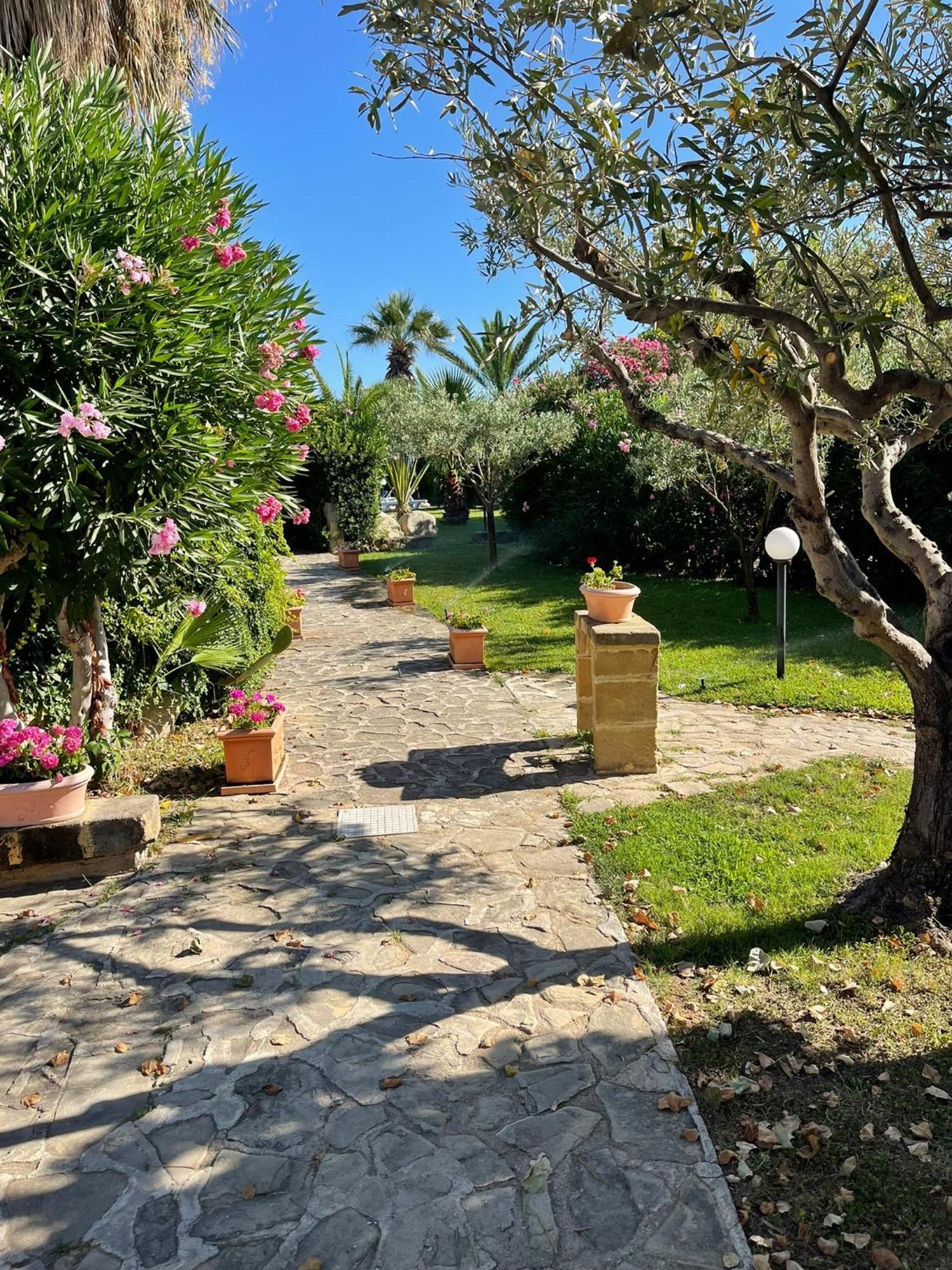 Soleada Club Aparthotel Campofelice Di Roccella Exterior photo